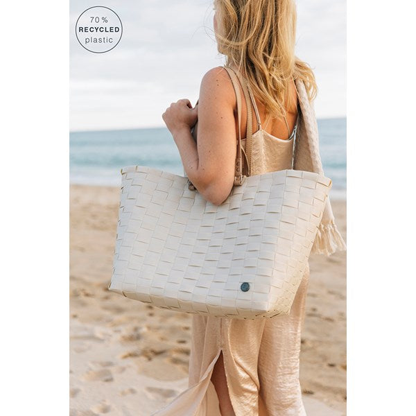 VÄSKA GO. FRITIDSVÄSKA HANDED BY. CREAM WHITE