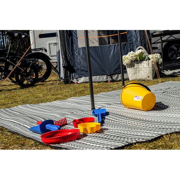 STRANDRYGGSÄCK MED SANDLEKSAKER