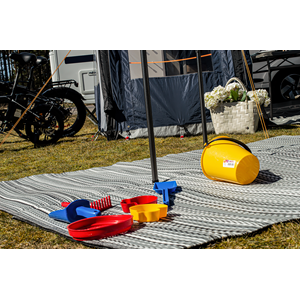 STRANDRYGGSÄCK MED SANDLEKSAKER