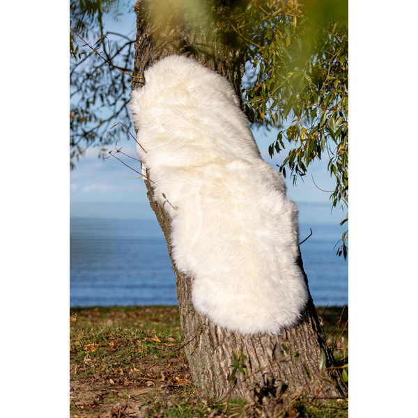 FÅRSKINN GENTLY VIT 180X60CM. ROYAL CAMPING