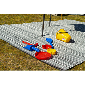 STRANDRYGGSÄCK MED SANDLEKSAKER