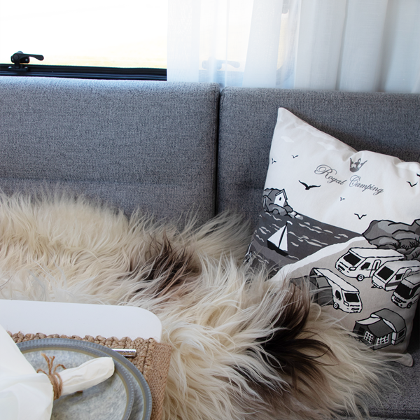 KUDDE SMÖGEN QUEEN ROYAL CAMPING 45X45CM